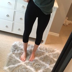 Black Cropped Workout Leggings